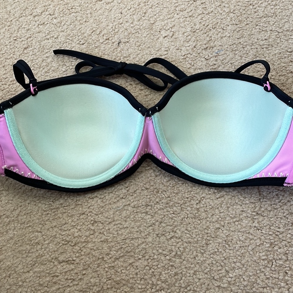 Victoria's Secret Blue Pink and Ivory Bikini Top w/Crochet Detail - Size 34D - Picture 12 of 15